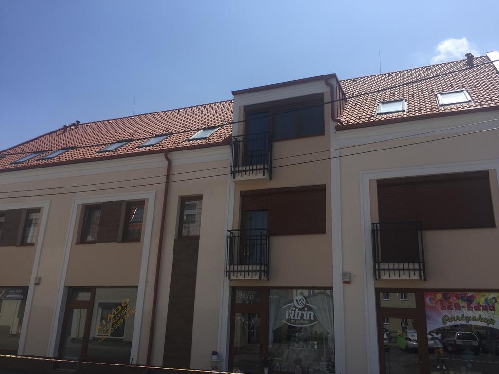 Intro Apartman Sarvar Exterior foto